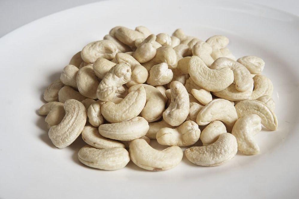 ww210-cashew-nut-vietnam-2.jpg